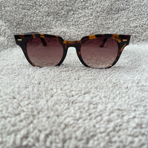 Universal Thread Tortoise Shell Sunglasses - Picture 2 of 5